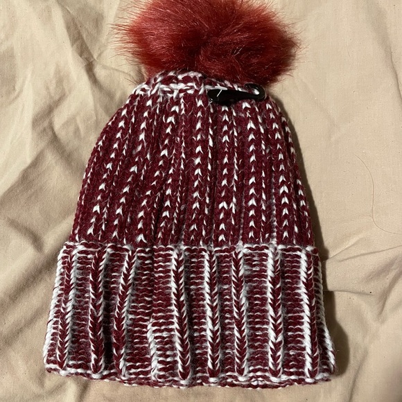 New maroon UGG beanie hat - Picture 2 of 3